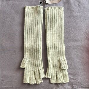 Ann Taylor Ribbed Fingerless Mittens in Light Green